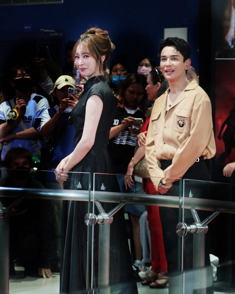 ลุ้นรีเทิร์น?คู่แฟนเก่า จูงมือเดินพรมแดง กรี๊ดแตกกันทั้งงาน