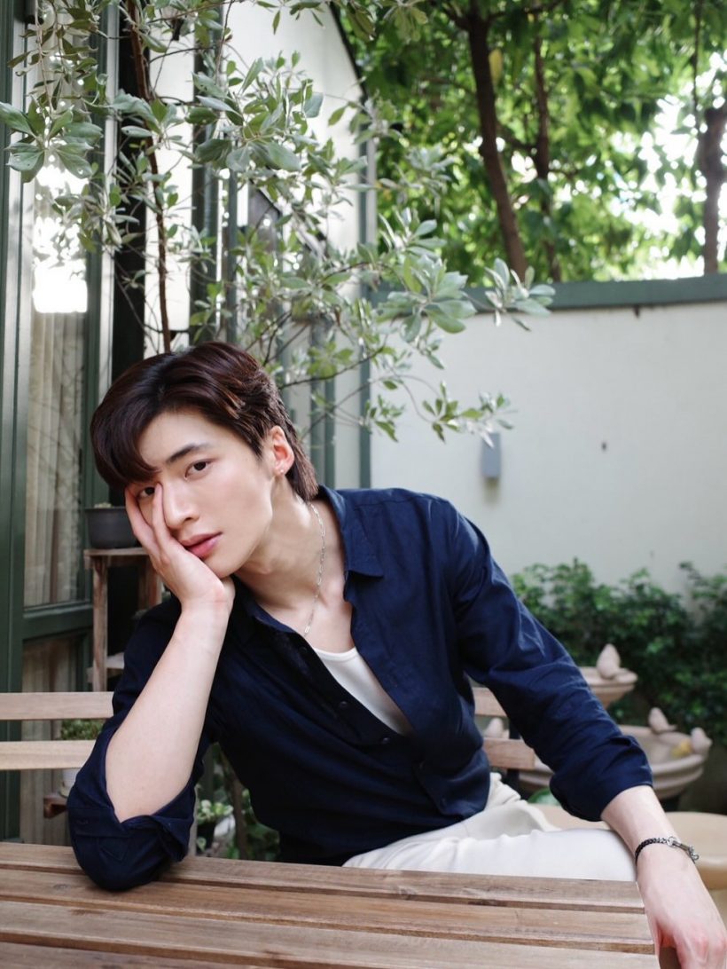เกิดอะไรขึ้น? ดาราหนุ่มฮอตเข้าผ่าตัดด่วน ต้องใช้ไม้พยุง2เดือน