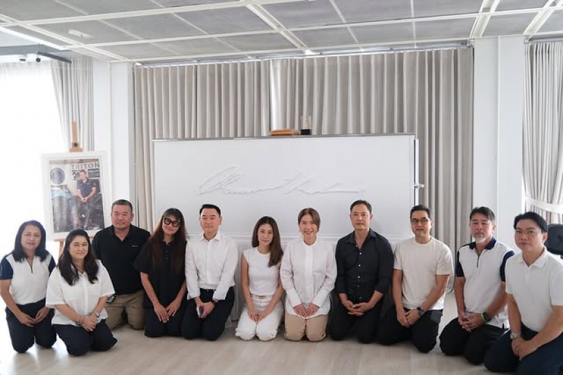 ภาพนี้มีความหมาย! เพลง ชนม์ทิดา รวมญาติฉลองวันเกิดพ่อเอ๋ หน้าโลงศพ