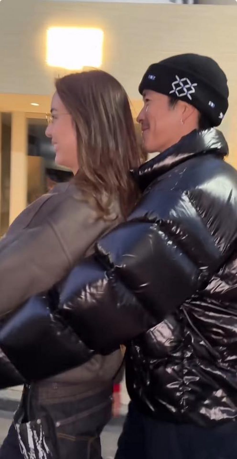 สิงเลยมั้ย?ชาวเน็ตแซวแรงหลังเห็น อาเล็ก-โบว์ ตัวติดกันหนึบ