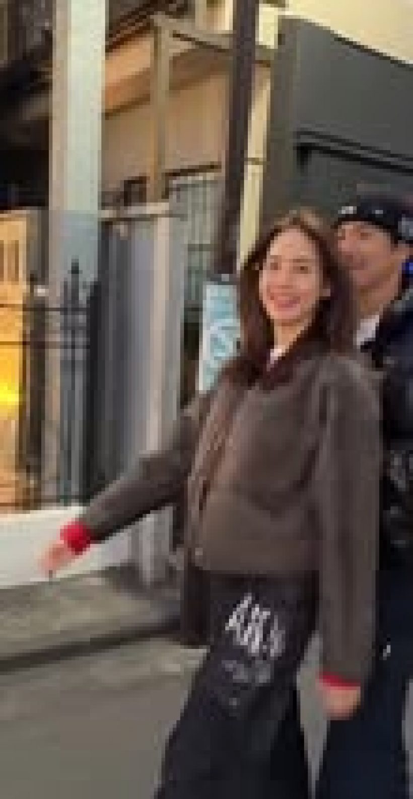 สิงเลยมั้ย?ชาวเน็ตแซวแรงหลังเห็น อาเล็ก-โบว์ ตัวติดกันหนึบ