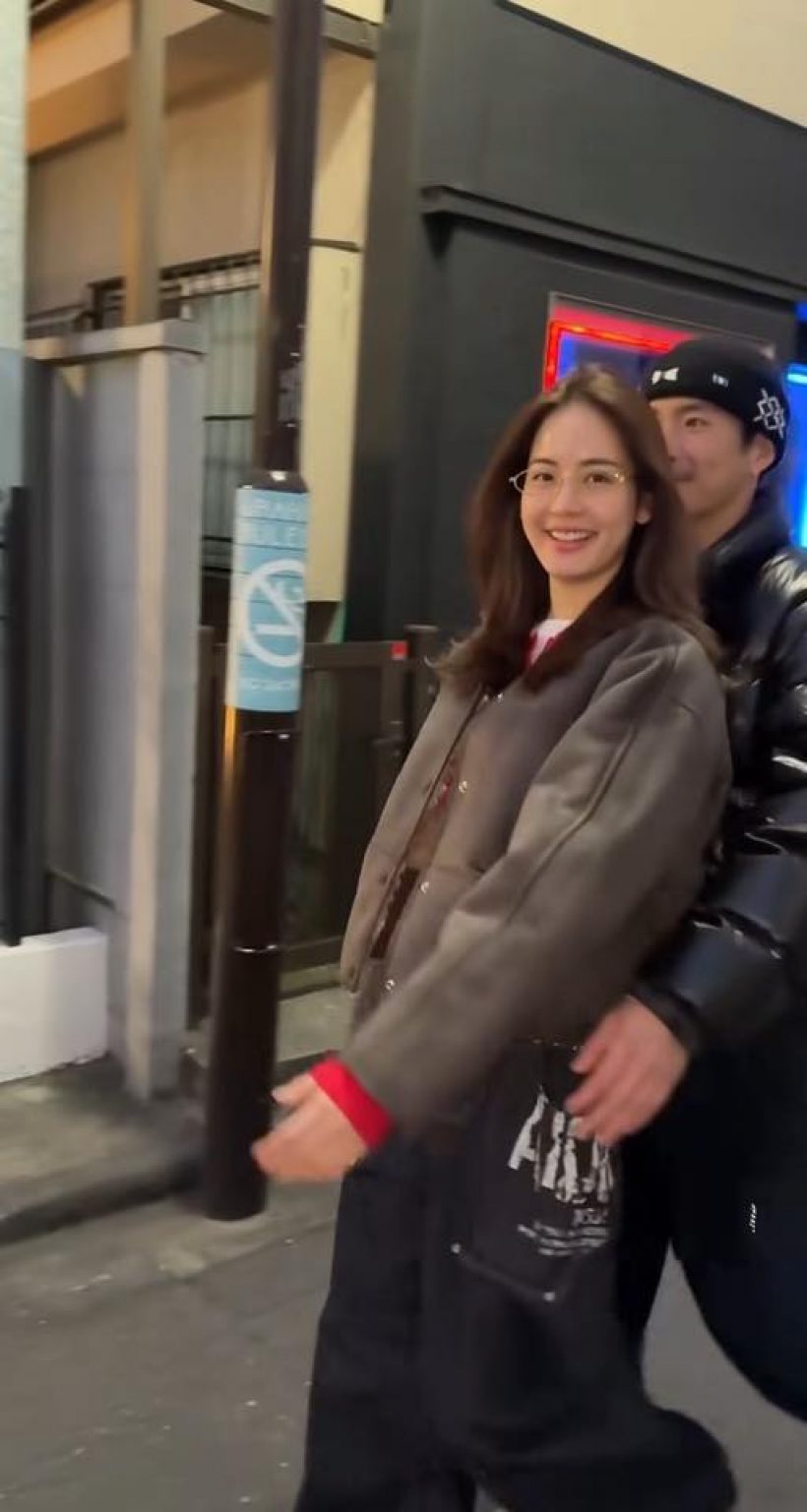 สิงเลยมั้ย?ชาวเน็ตแซวแรงหลังเห็น อาเล็ก-โบว์ ตัวติดกันหนึบ