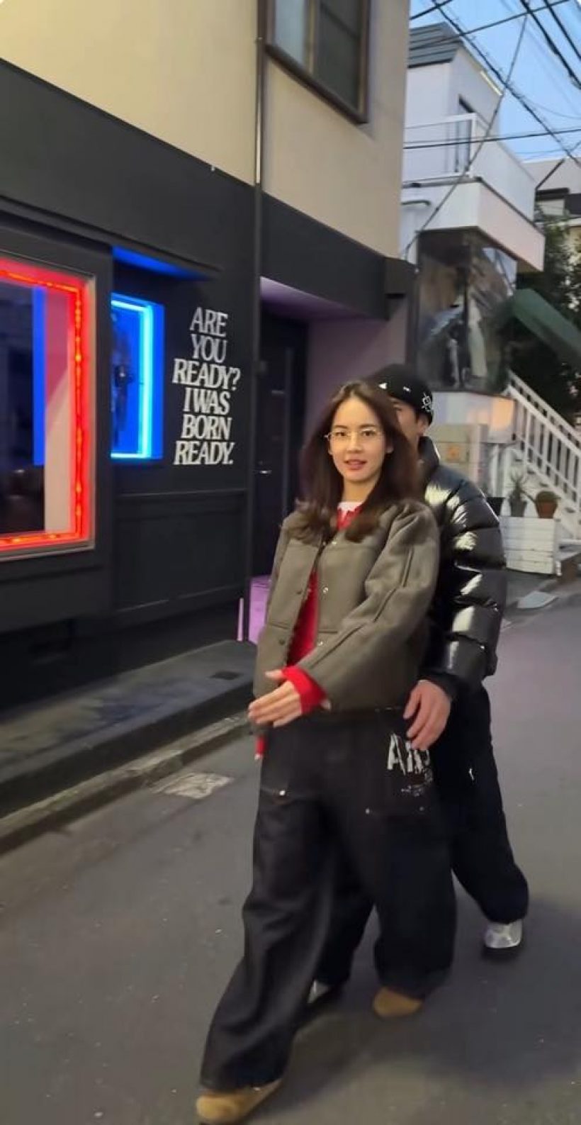 สิงเลยมั้ย?ชาวเน็ตแซวแรงหลังเห็น อาเล็ก-โบว์ ตัวติดกันหนึบ