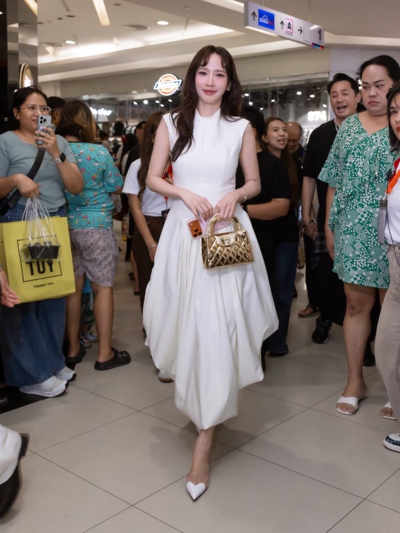 อั้ม พัชราภา แต่งชุดนี้เดินตลาด ออร่าสมฐานะซุปตาร์