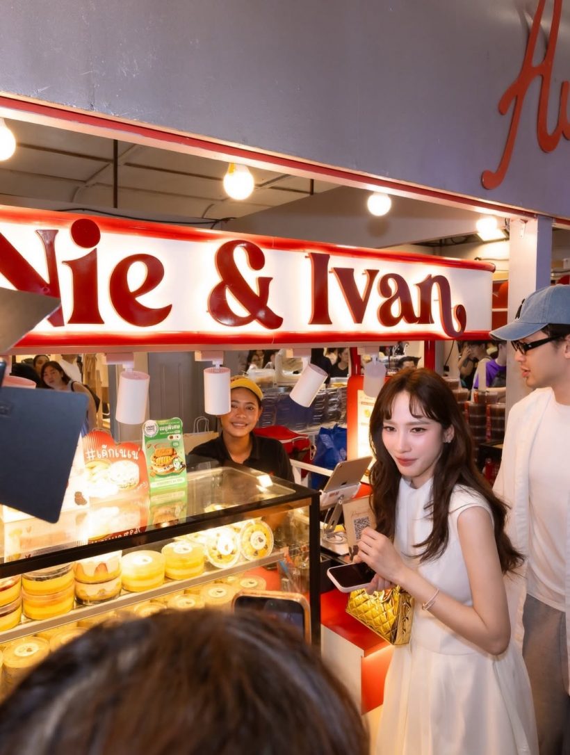 อั้ม พัชราภา แต่งชุดนี้เดินตลาด ออร่าสมฐานะซุปตาร์