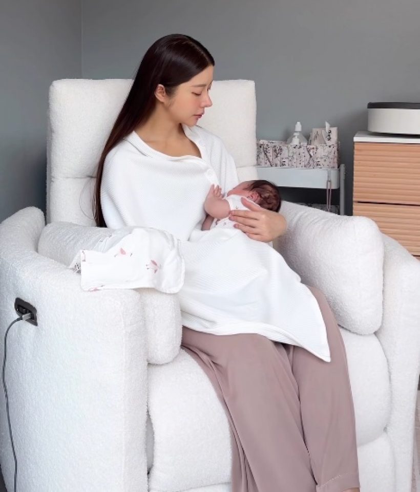 เธอคนนี้ เป็นแม่ลูกอ่อนที่สวยมาก แม้นอนน้อย-หัวฟู