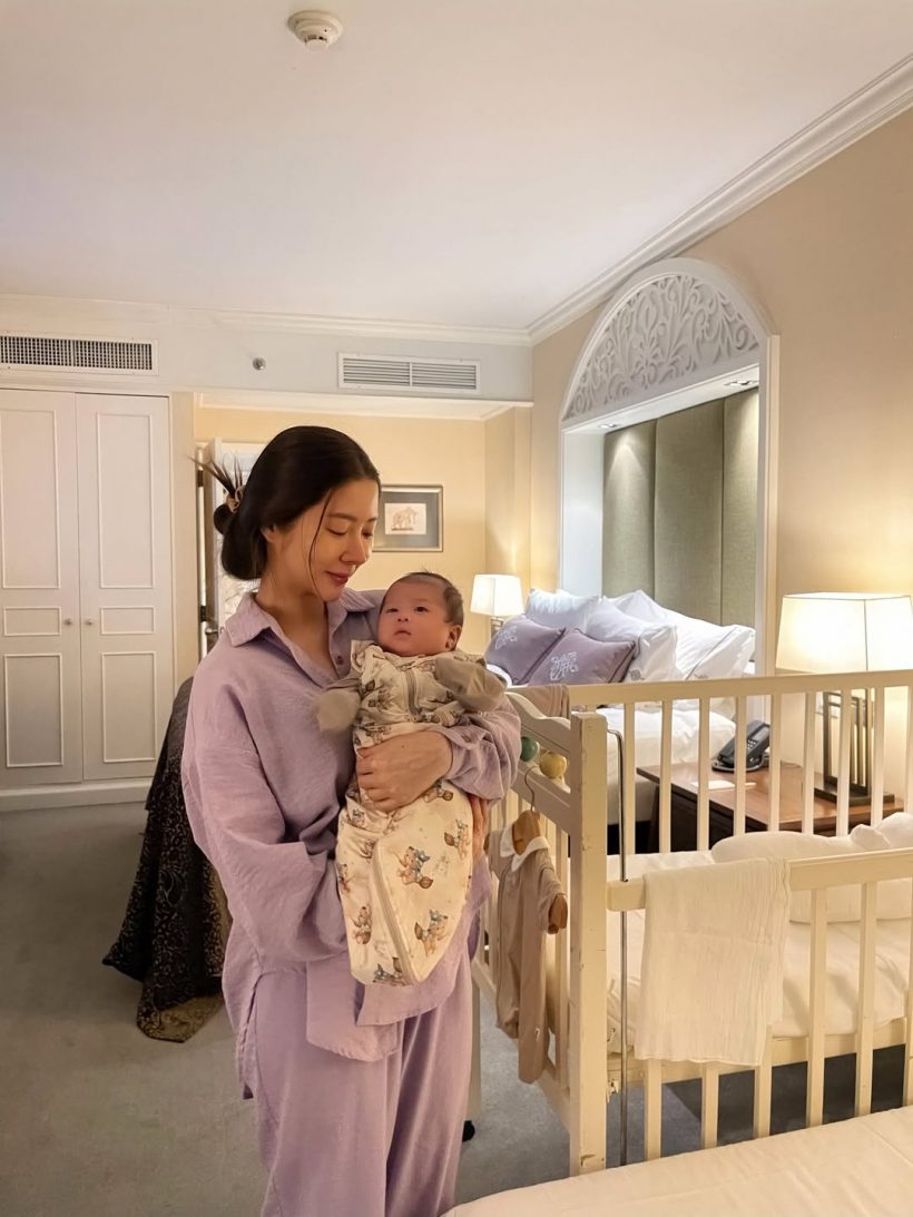 เธอคนนี้ เป็นแม่ลูกอ่อนที่สวยมาก แม้นอนน้อย-หัวฟู