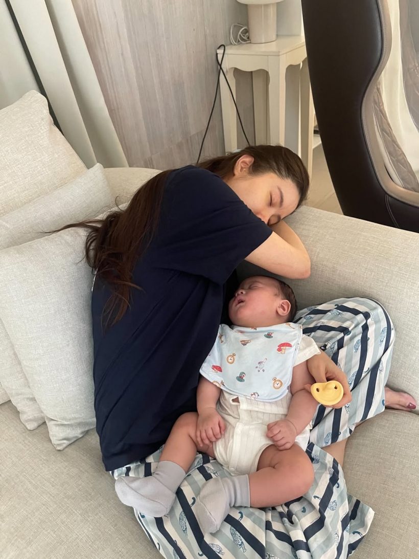 เธอคนนี้ เป็นแม่ลูกอ่อนที่สวยมาก แม้นอนน้อย-หัวฟู