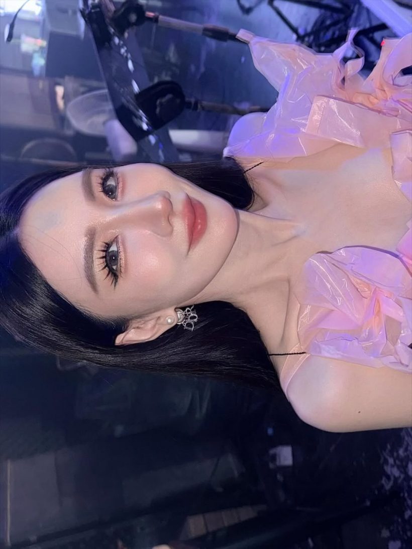 ทำถึงอีกแล้ว! เบนซ์ พริกไทย ชุดขึ้นเวทีล่าสุด ชวนอึ้งมาก