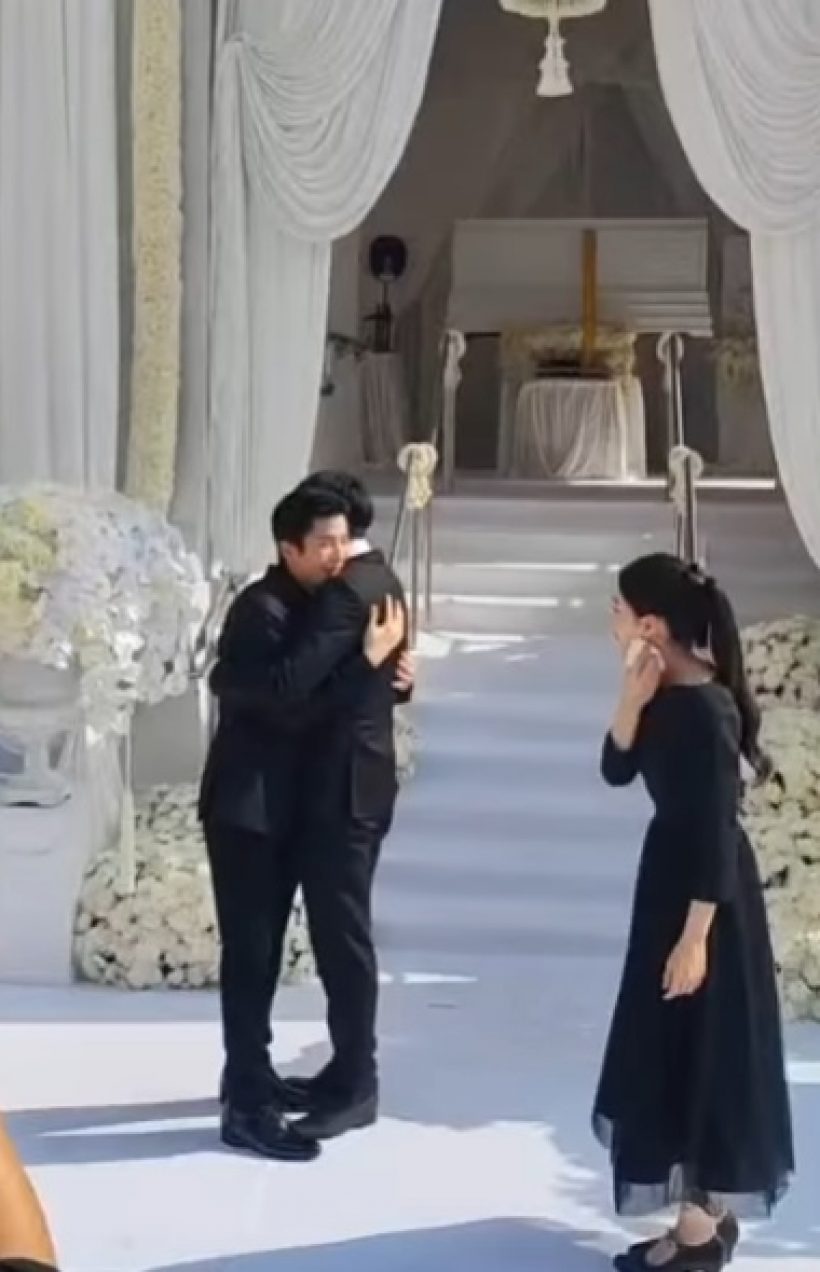 หัวอกเดียวกัน บอย ปกรณ์ สวมกอด-ประคองนนกุล ส่งแม่ครั้งสุดท้าย