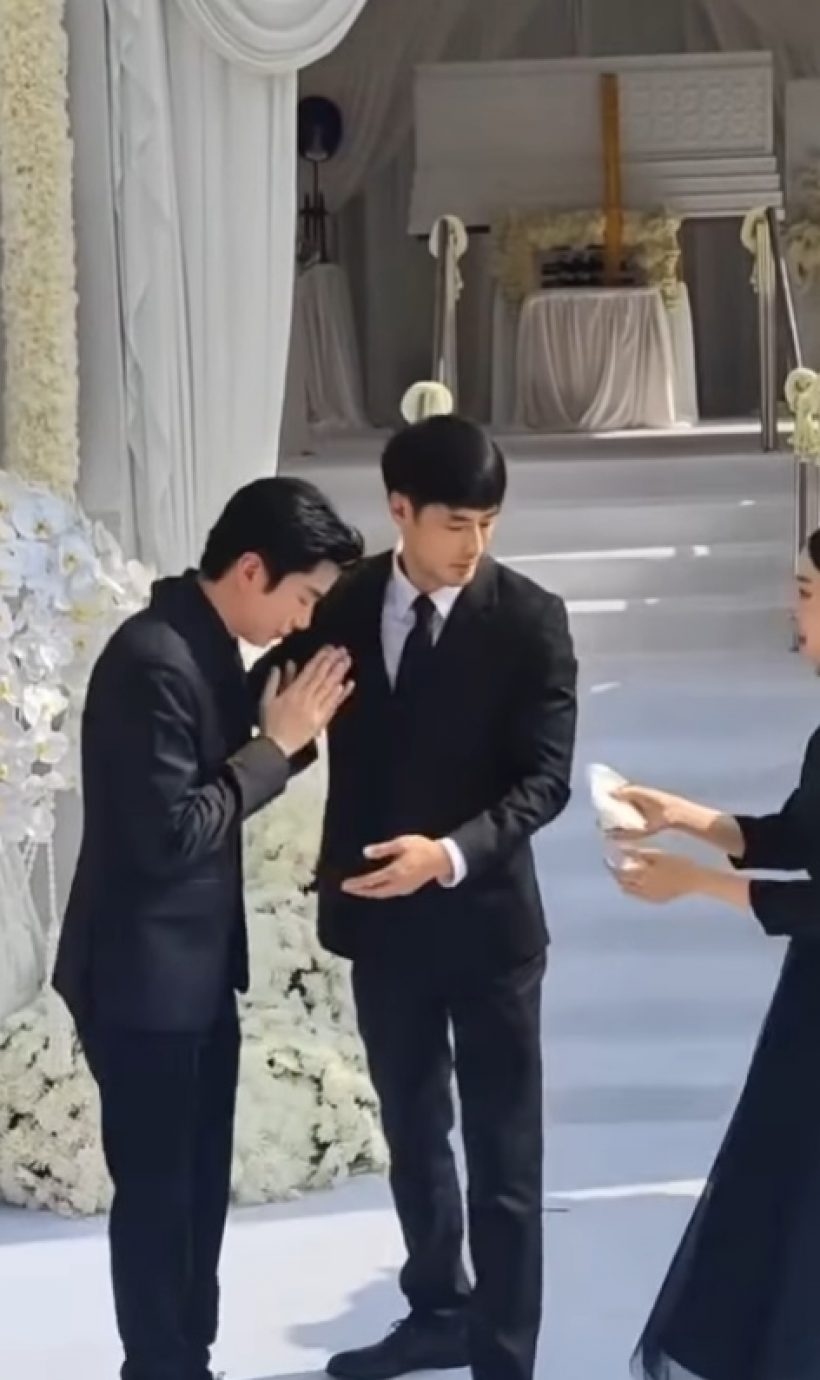 หัวอกเดียวกัน บอย ปกรณ์ สวมกอด-ประคองนนกุล ส่งแม่ครั้งสุดท้าย