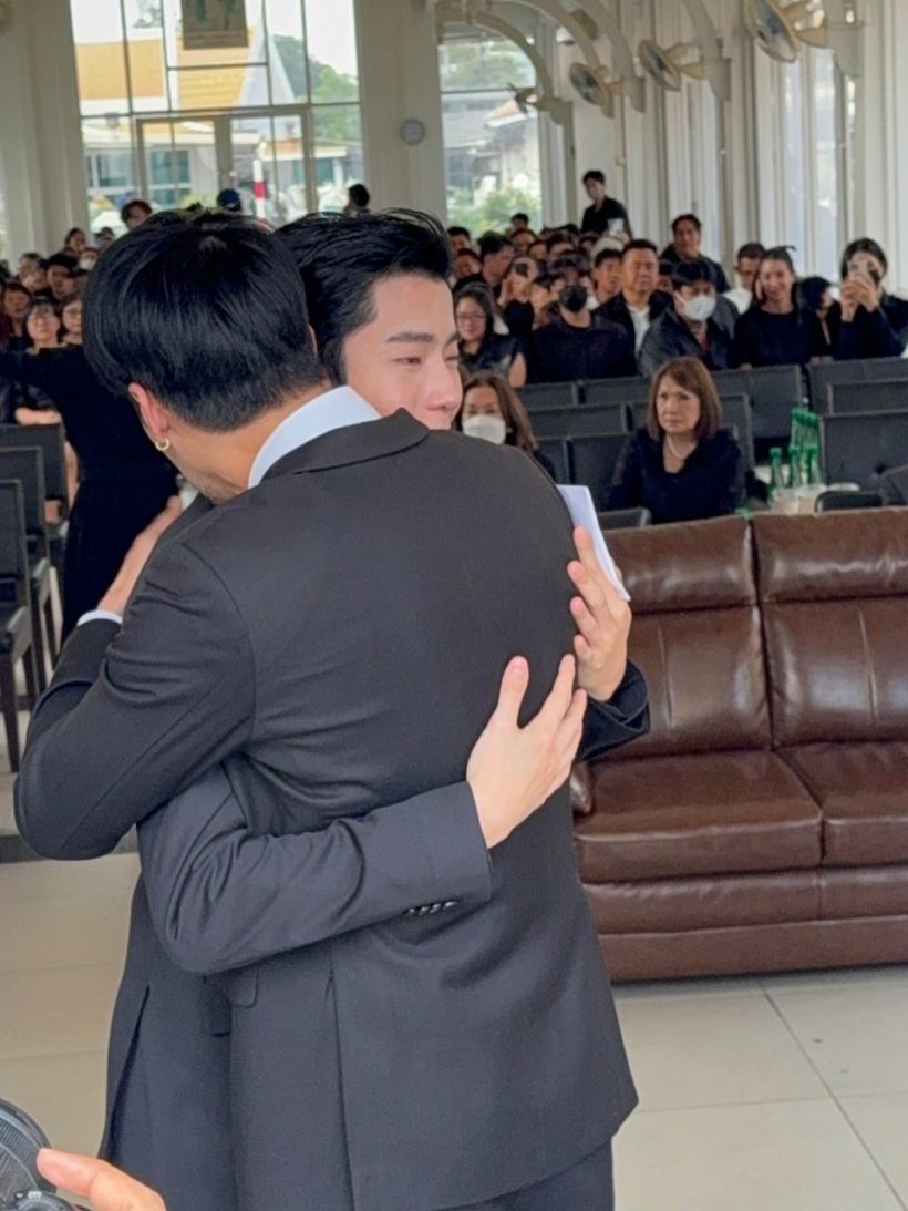 หัวอกเดียวกัน บอย ปกรณ์ สวมกอด-ประคองนนกุล ส่งแม่ครั้งสุดท้าย
