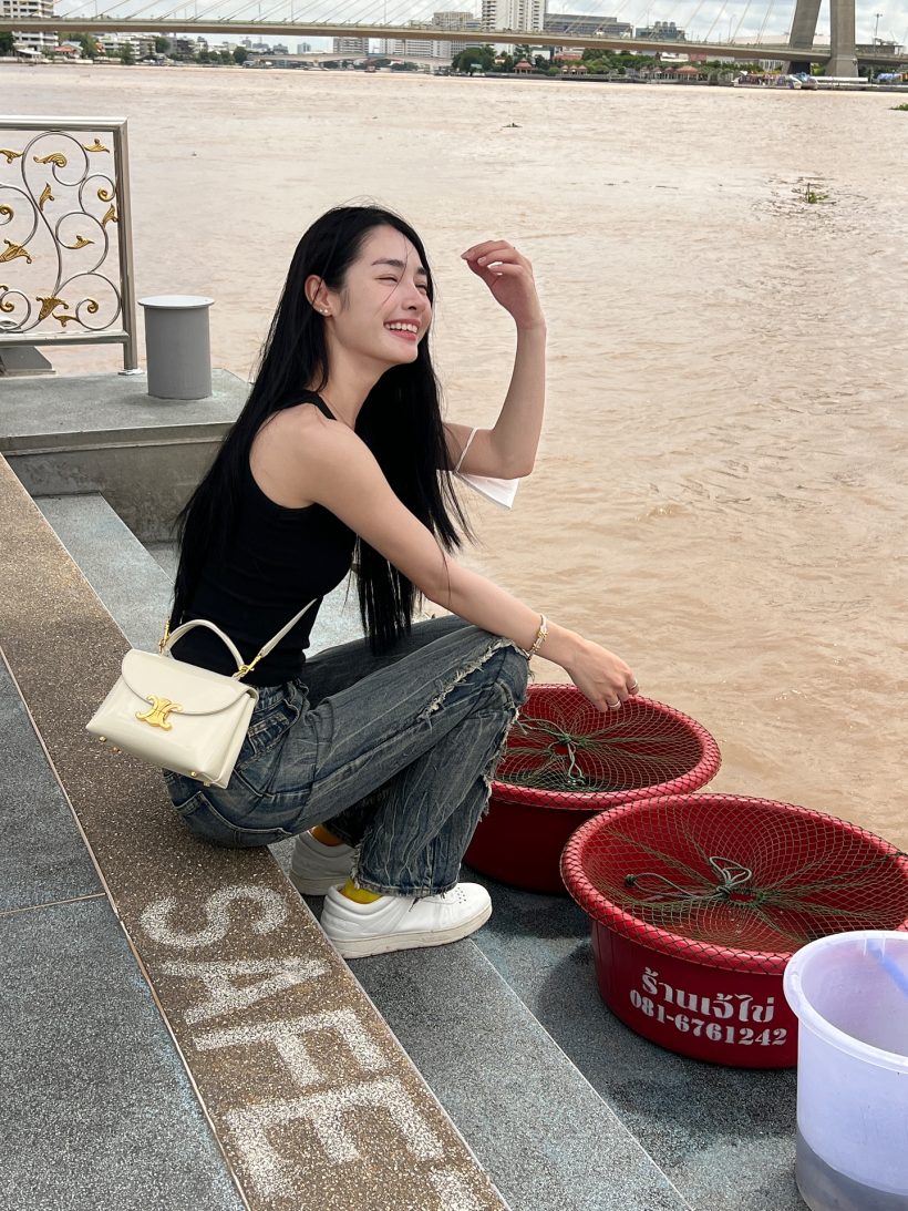 มิ้นท์ รัญชน์รวี ฉลองวันเกิด 27 ปีสุดอบอุ่น ก้มกราบเท้าพ่อแม่