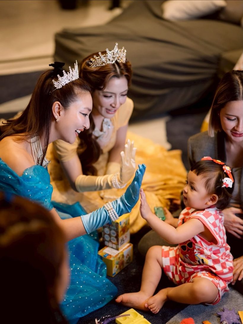 น้องโมเน่ไม่ธรรดา ขนาดซุปตาร์ระดับประเทศ ยังมาไลฟ์ด้วย