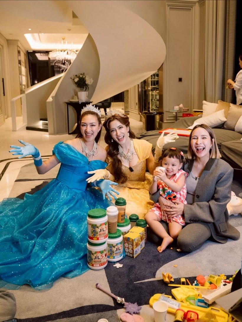 น้องโมเน่ไม่ธรรดา ขนาดซุปตาร์ระดับประเทศ ยังมาไลฟ์ด้วย