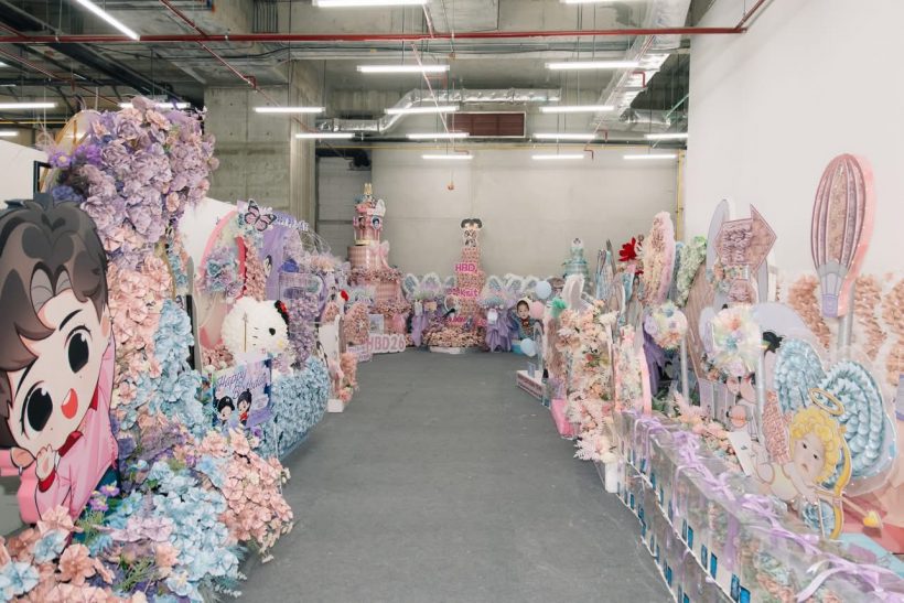 FCเปย์ช่อดอกไม้เงิน-แบรนด์เนมกองมหึมาให้ดาราหนุ่ม