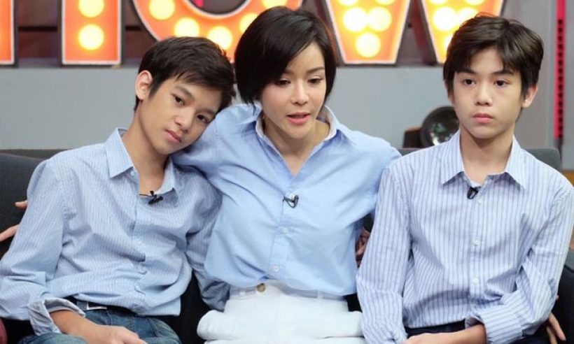 เล่นกับใจสาวๆ ภาพล่าสุด น้องปาเเปงลูกชายนุ๊ก ไม่ได้มีดีเเค่หล่อ