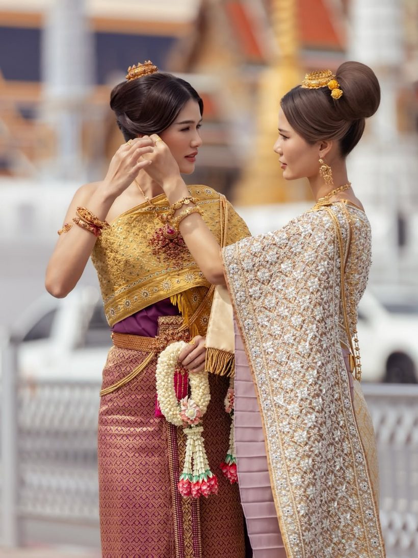 พลังsoft power! แนท–น้ำตาล ควงกันอวดโฉมในชุดไทยสุดวิจิตร