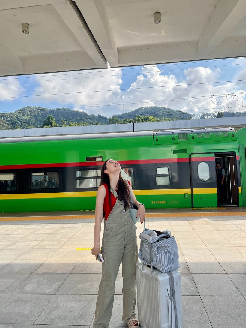 เกินต้าน! เดียร์น่า ฟรีโป้ บุกสปป.ลาว ด้วย2ลุคสุดจึ้ง
