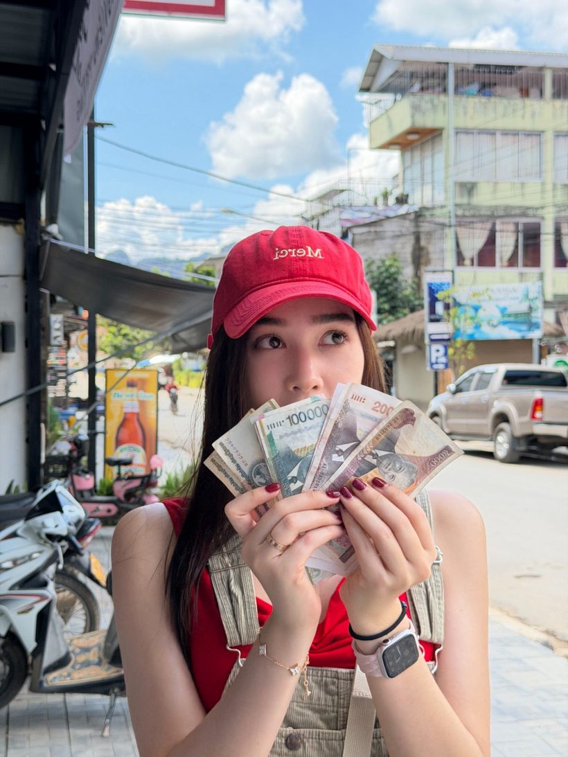 เกินต้าน! เดียร์น่า ฟรีโป้ บุกสปป.ลาว ด้วย2ลุคสุดจึ้ง