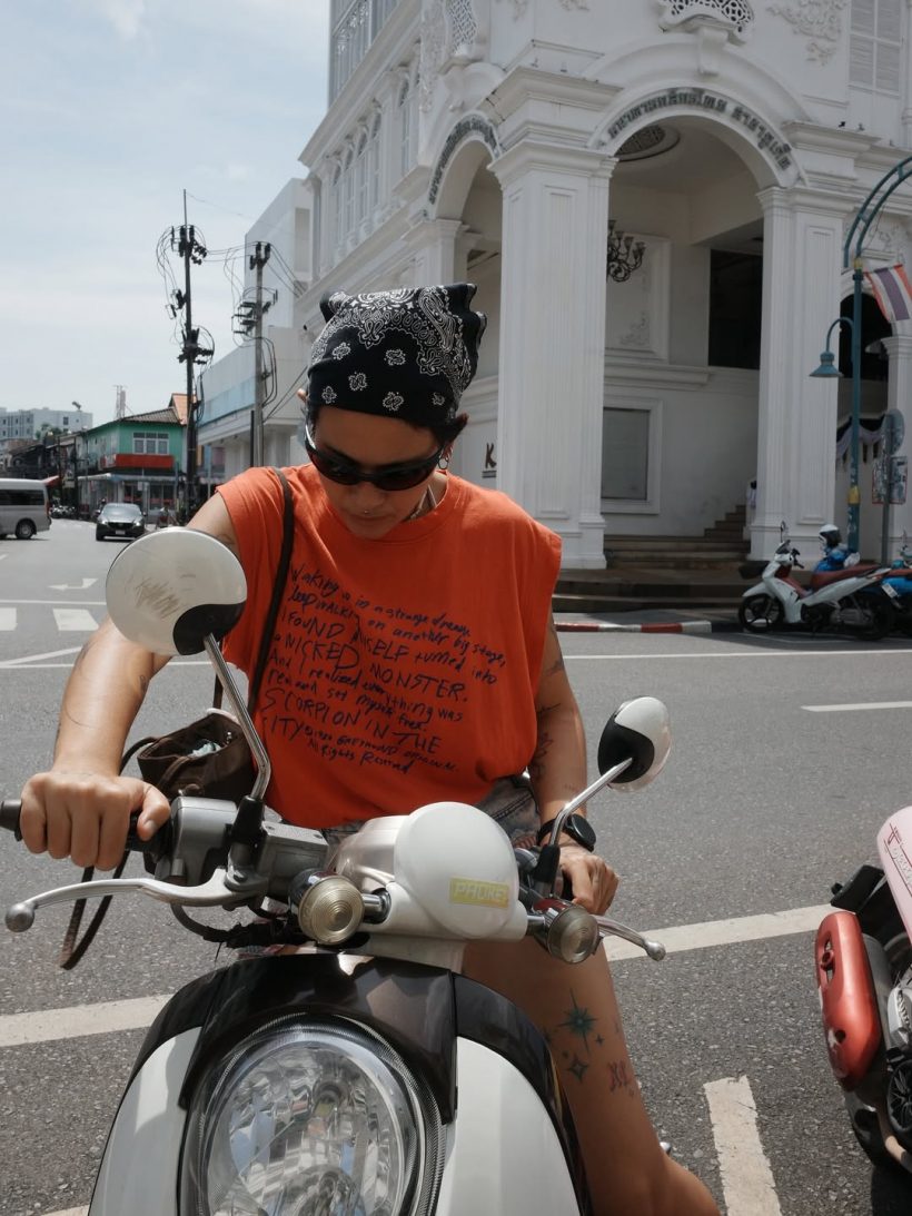 แฟนใหม่หรือเปล่า? ซิลวี่ ลงช็อตเด็ดคู่นักร้องสาวดัง หน้าคุ้นๆ