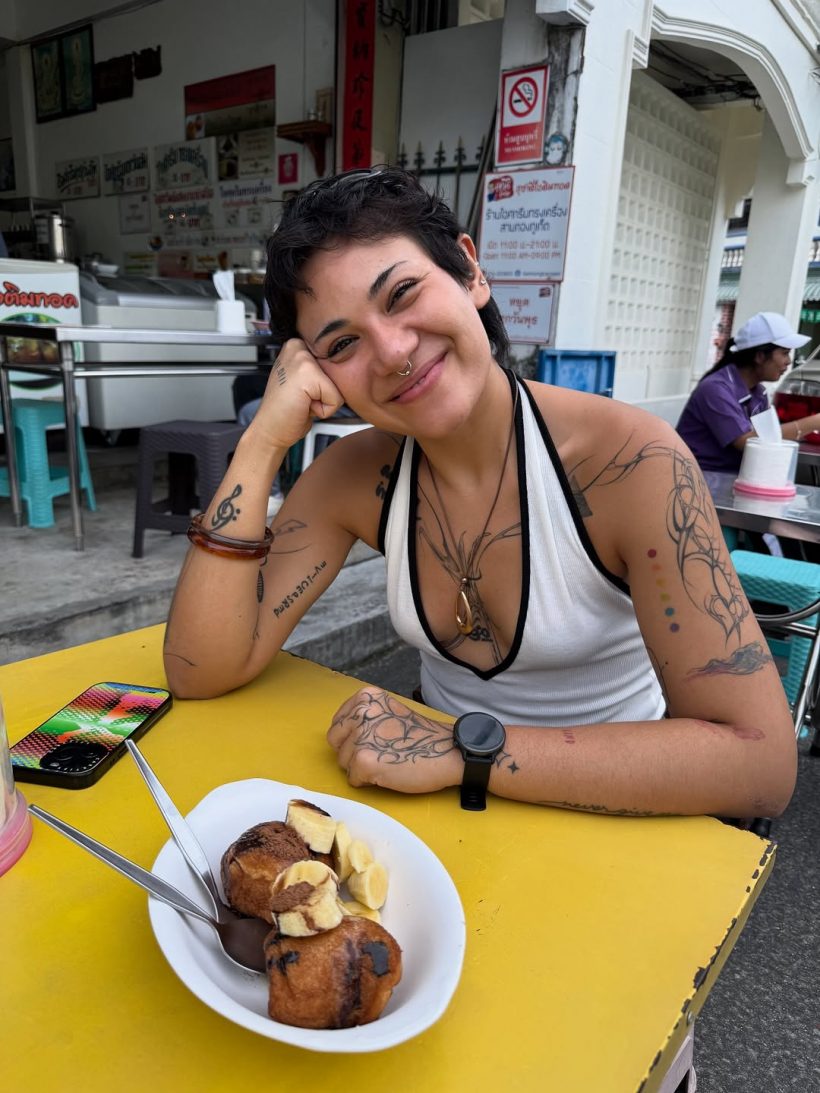 แฟนใหม่หรือเปล่า? ซิลวี่ ลงช็อตเด็ดคู่นักร้องสาวดัง หน้าคุ้นๆ