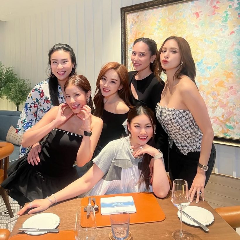 อุ้ม ลักขณา แชะภาพประวัติศาสตร์ รวมทีมตัวแม่ยุค 90