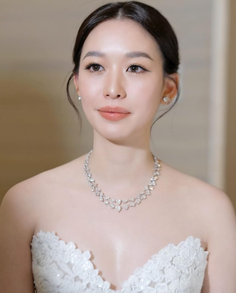 2 ตระกูลดัง วิวาห์ชื่นมื่น บ่าว-สาว หล่อสวยเหมาะสมกันมาก