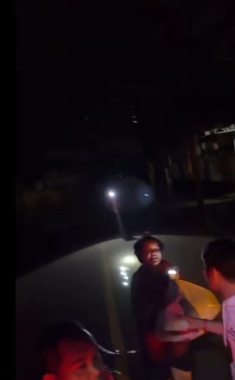 อั้ม อธิชาติ เผยคำพูดชาวบ้าน ทำน้ำตาไหลไม่รู้ตัว