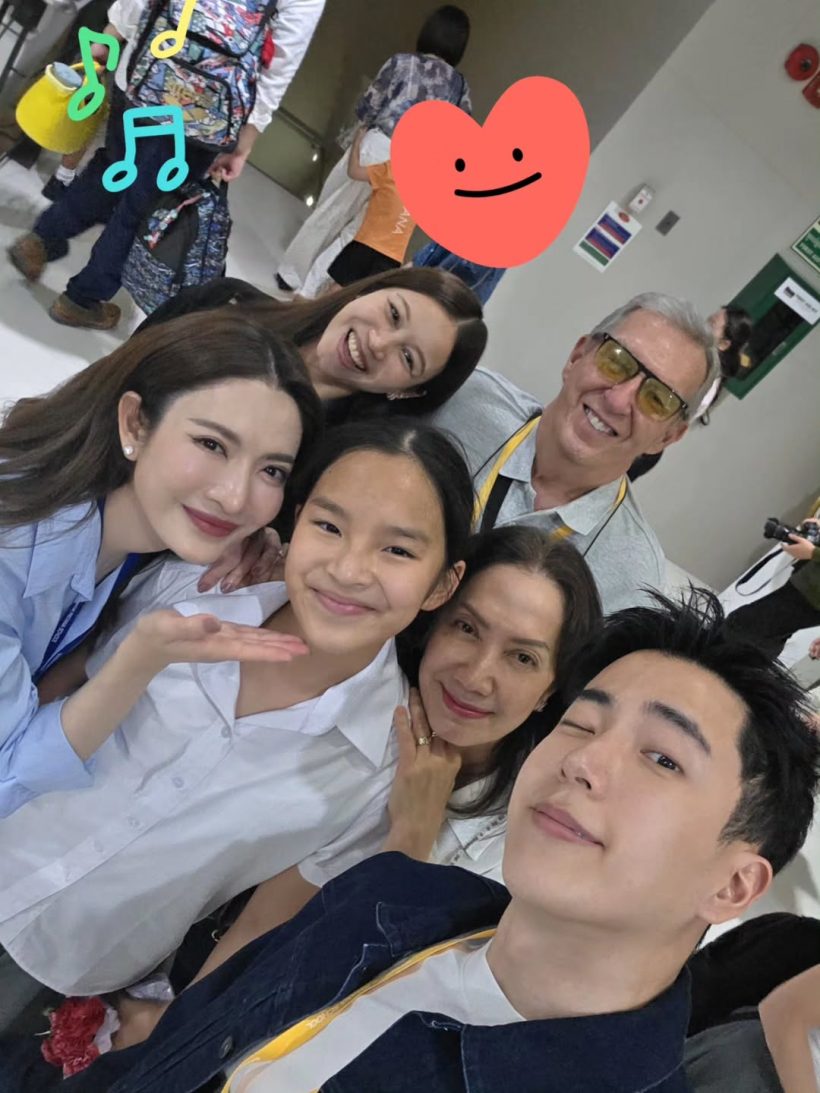 อบอุ่นต่อใจ แอฟ ควงนนกุล ซัพพอร์ตน้องปีใหม่ถึงโรงเรียน