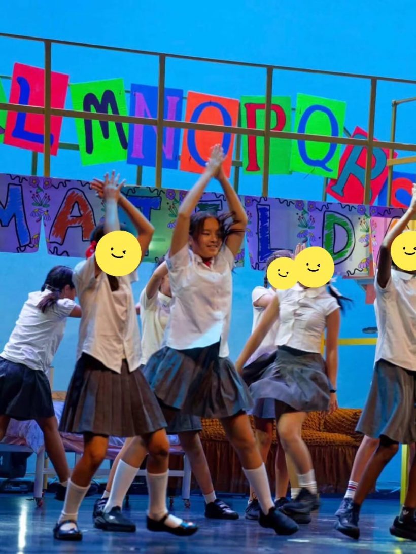 อบอุ่นต่อใจ แอฟ ควงนนกุล ซัพพอร์ตน้องปีใหม่ถึงโรงเรียน