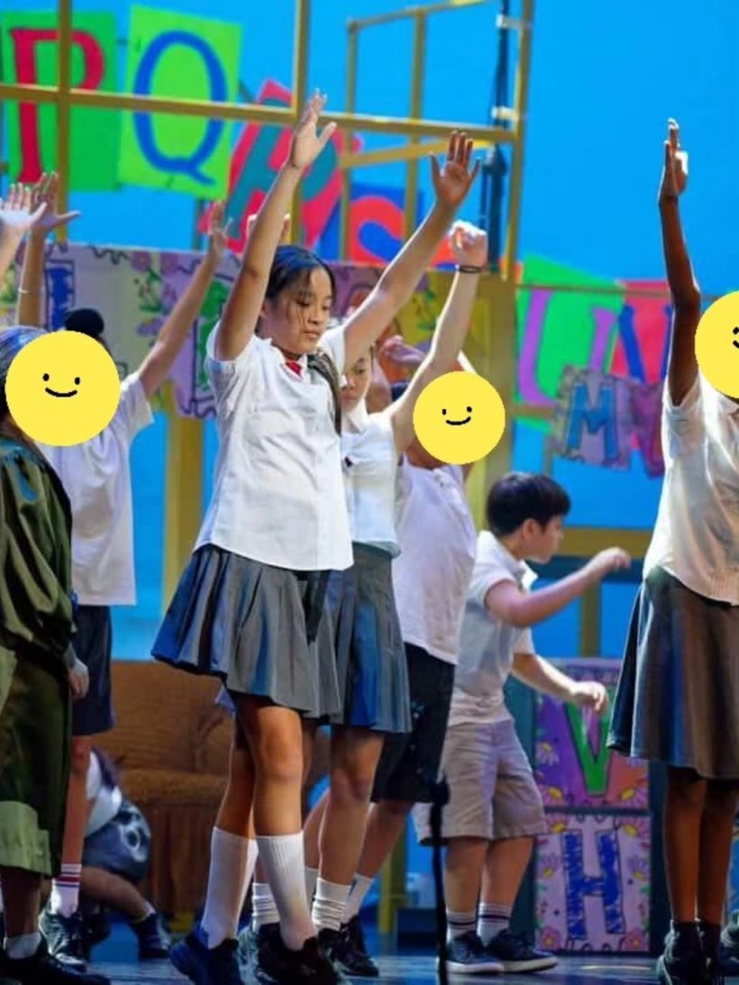 อบอุ่นต่อใจ แอฟ ควงนนกุล ซัพพอร์ตน้องปีใหม่ถึงโรงเรียน