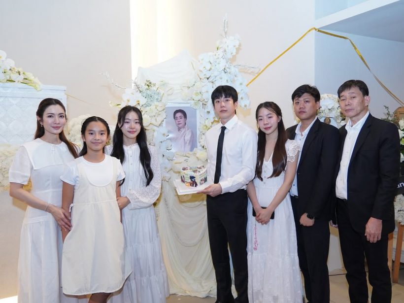 เปิดบรรยากาศ นนกุลเป่าเค้กวันเกิดทั้งน้ำตา กลางงานคุณแม่