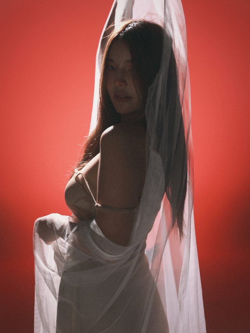 ขยี้ตารัวๆ! อรอุ๋ง เผยผิวเนียนในชุดเจ้าสาว ลุคนี้หวานละมุนสุดๆ