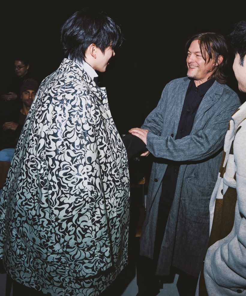 พระเอกดังเฉิดฉายกลาง Paris Fashion Week จนสื่อโลกจับตา