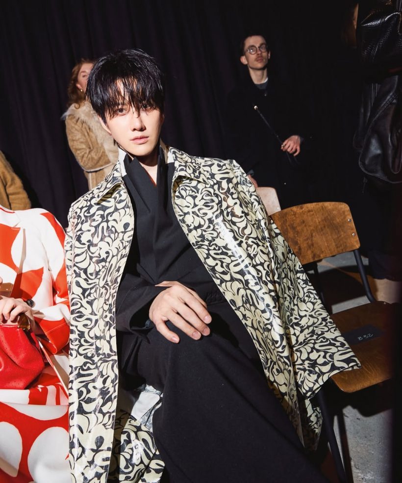 พระเอกดังเฉิดฉายกลาง Paris Fashion Week จนสื่อโลกจับตา