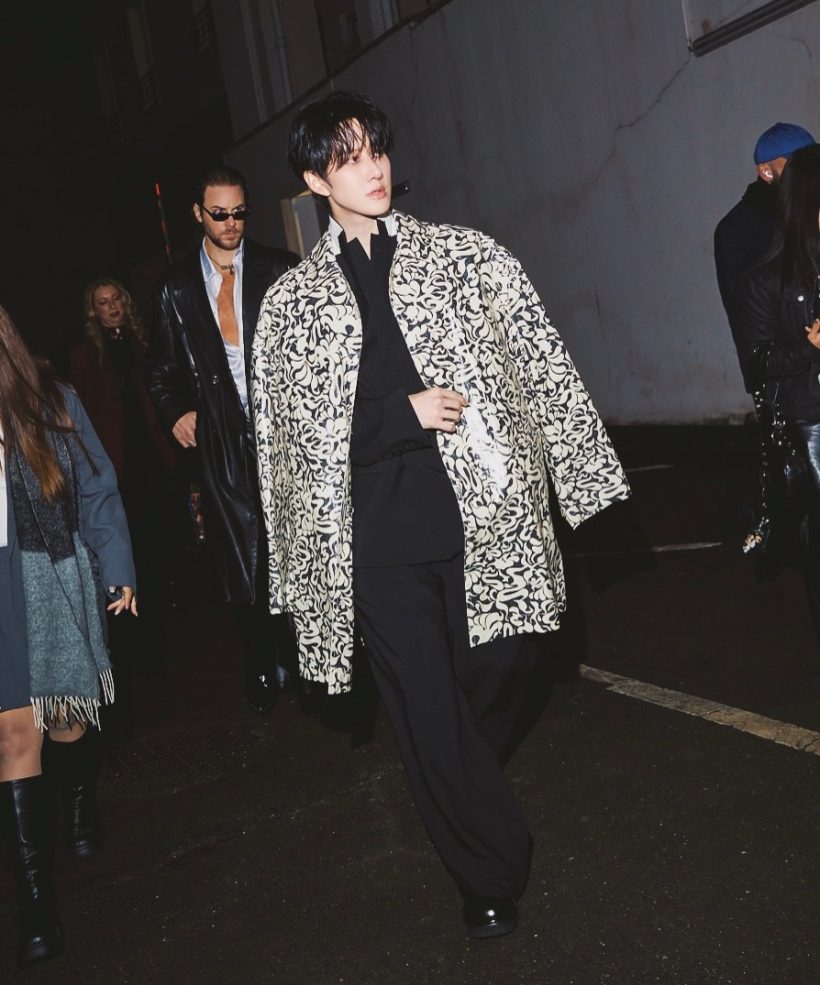 พระเอกดังเฉิดฉายกลาง Paris Fashion Week จนสื่อโลกจับตา