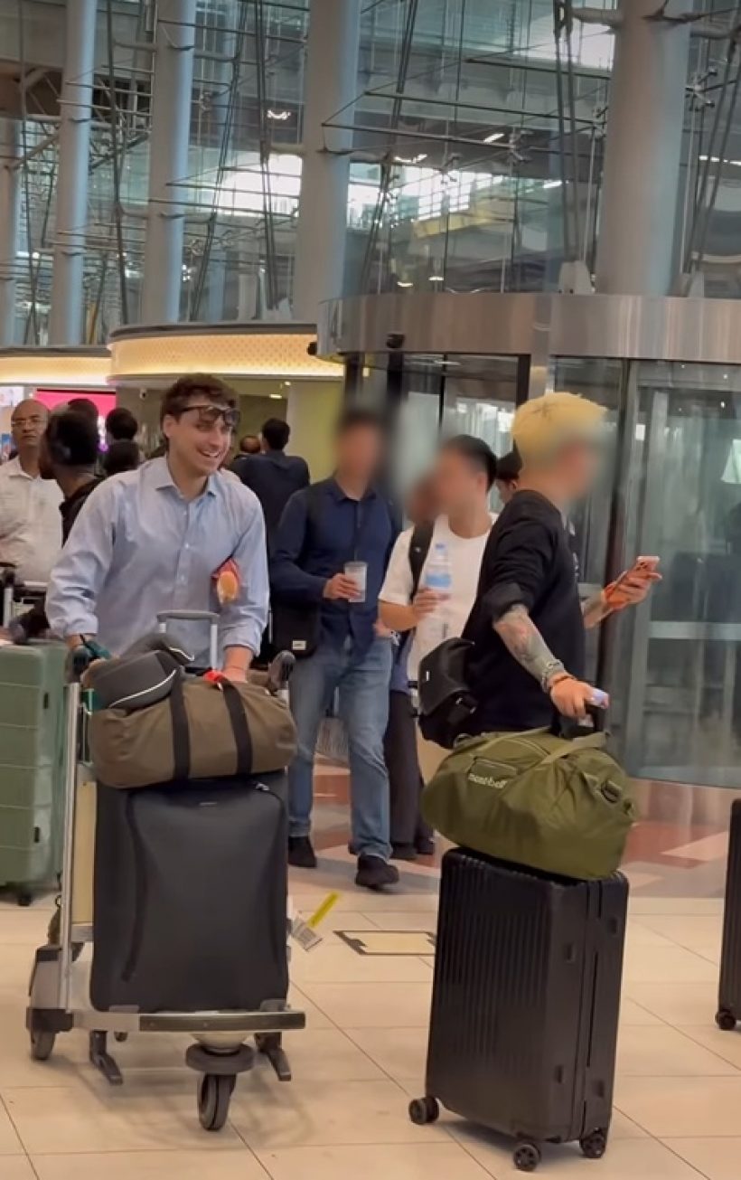 กรี๊ด ดาราสาวดัง เสิร์ฟช็อตสวีทกลางสนามบิน กับหนุ่มฝรั่งเศษ