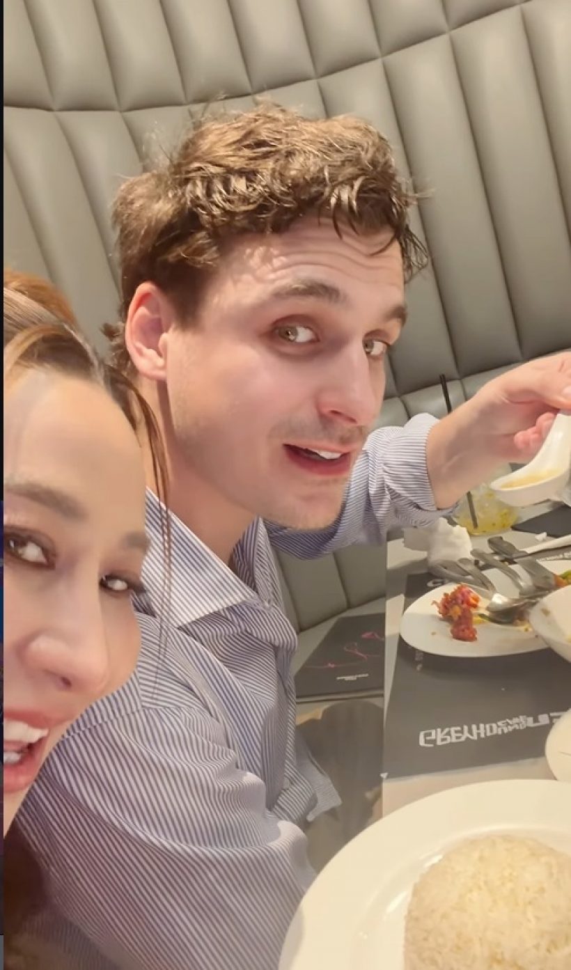 กรี๊ด ดาราสาวดัง เสิร์ฟช็อตสวีทกลางสนามบิน กับหนุ่มฝรั่งเศษ