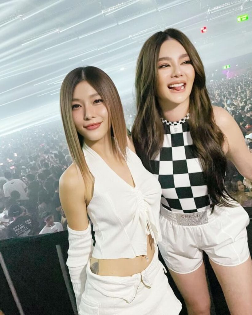 ดิว อริสรา น้ำตาปริ่ม ดาราสาวดังคนนี้ โผล่ให้กำลังใจกลางไลฟ์