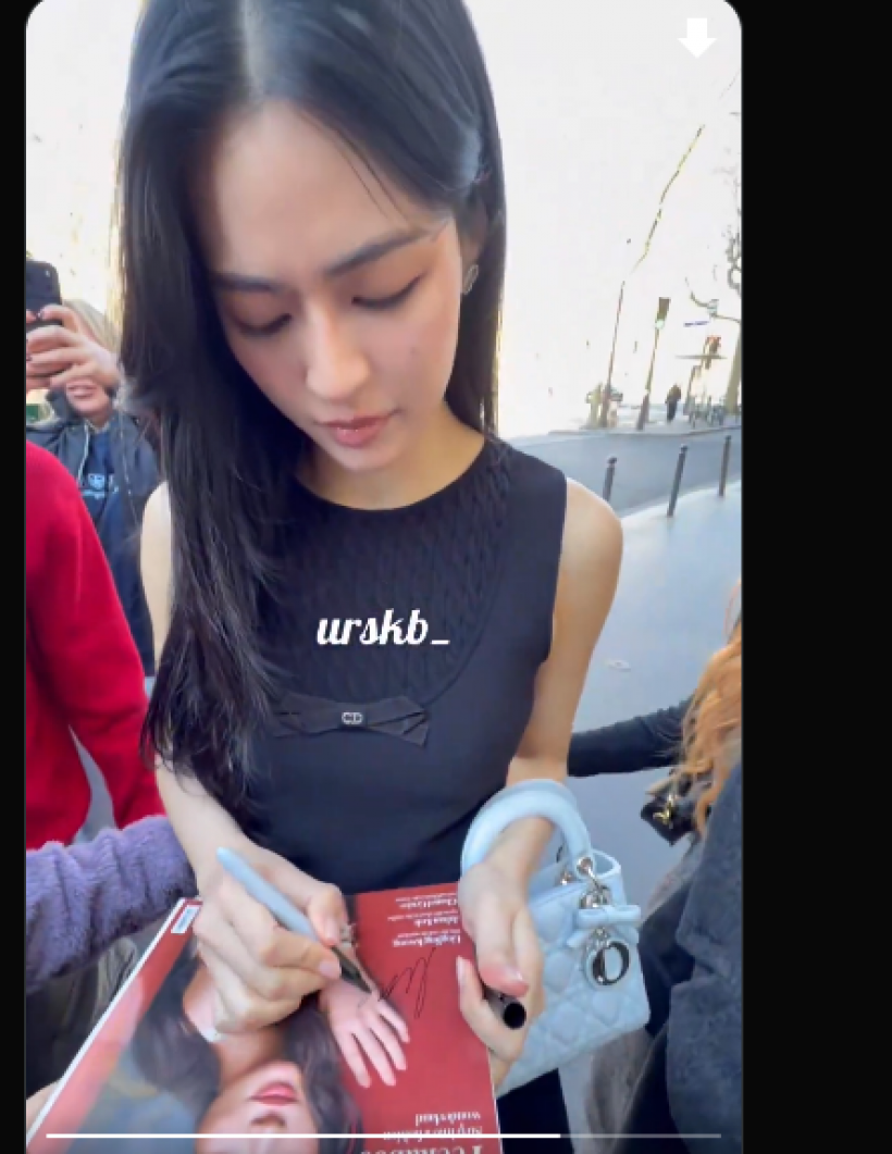 นึกว่างานมิตติ้ง! ส่องภาพนาที หลิง-ออม ถึงปารีส แฟนอินเตอร์กรี๊ดคอแตก