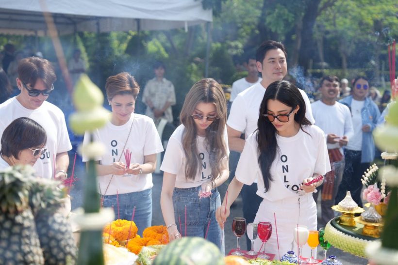 หลิงออม นำทีมบวงสรวงซีรีส์ เพียงเธอ